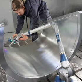 Carbomill AG, innovatives neues Werkzeugkonzept für die Verformung  von Kunststoffglas