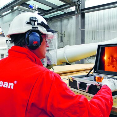 Bang & Clean Technologies (B&C) setzt auf Gasexplosionen und Video-Inspektion, um Ofenkessel in Industrien zu säubern